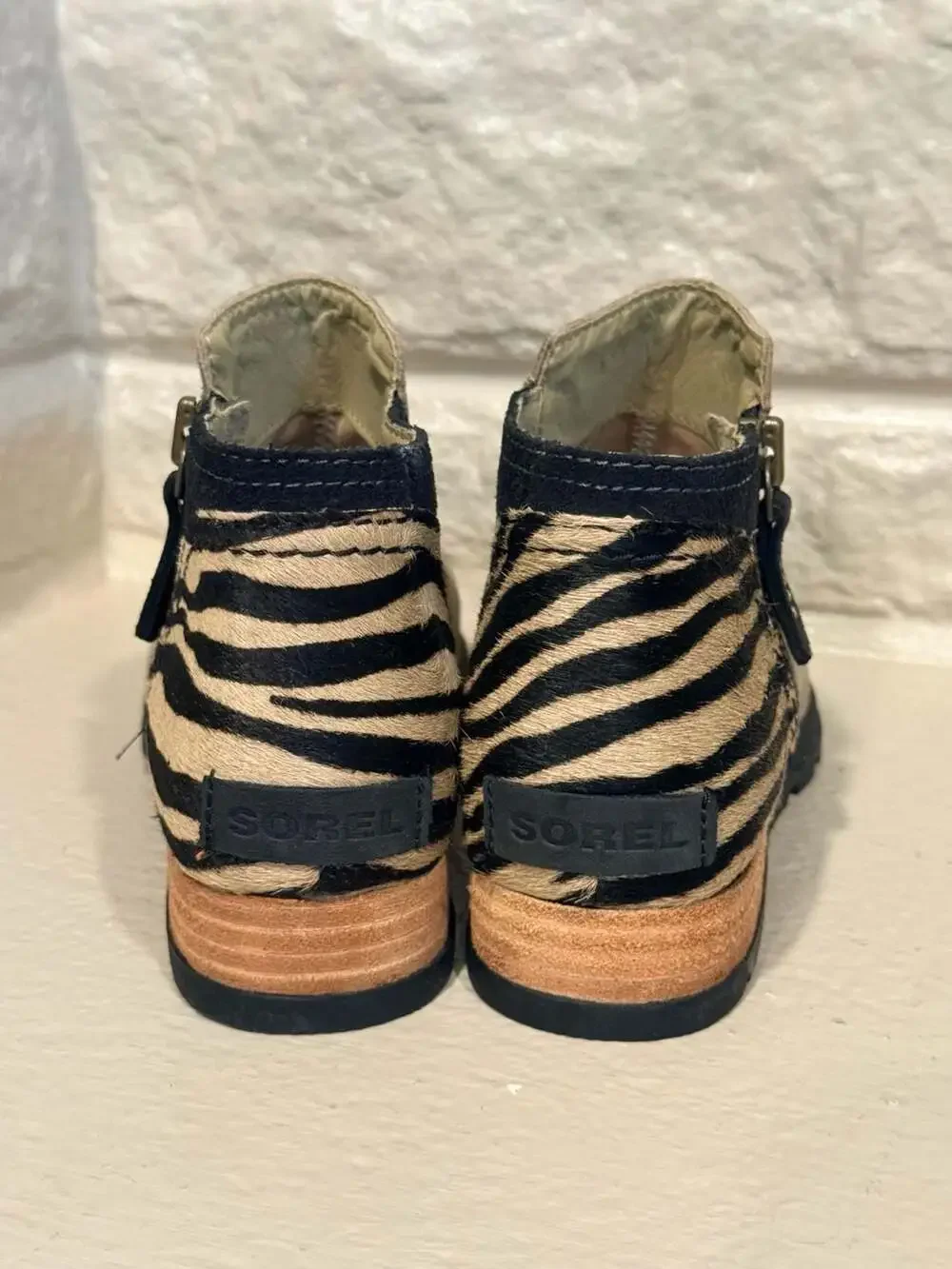 Sorel Major Low Premium Suede and Zebra Print Calf Hair Ankle Booties Sz 5